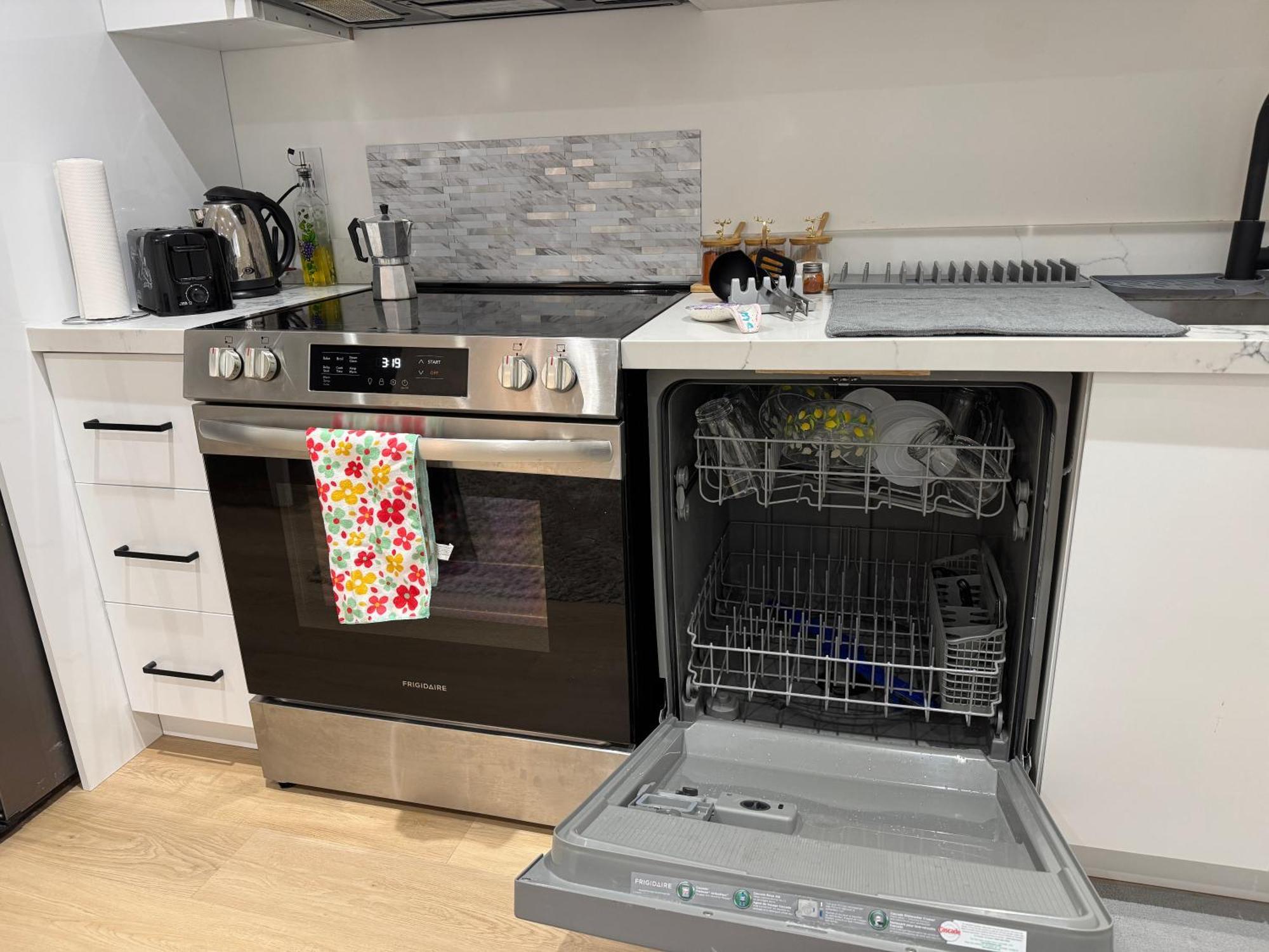 Cozy, Brand-New, 2Bdr,Walkout Apt, Free Parking Richmond Hill Exterior foto